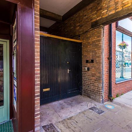 Bright 1-Bed Apartment In Chester By 53 Degrees Property, Ideal For Professionals & Couples, Great Location - Sleeps 4 Eksteriør bilde